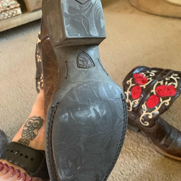 Ariat women’s boots - Picture 2 of 3